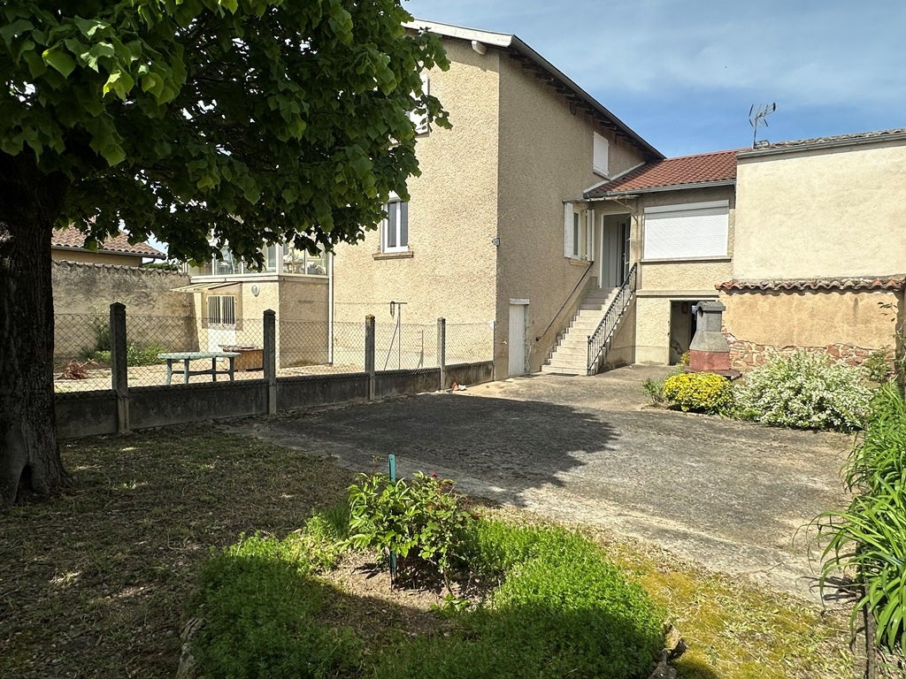House Route de Buyon in Saint-Étienne-des-Oullières