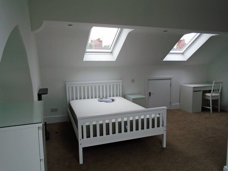 Room Ampthill Road in Liverpool