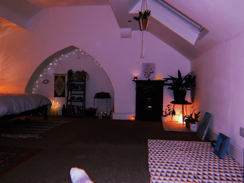 Room Ampthill Road in Liverpool