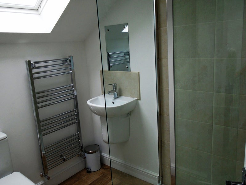 Room Ampthill Road in Liverpool