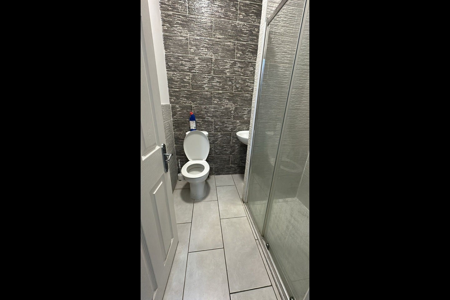 Room Eversleigh Road in Greater London