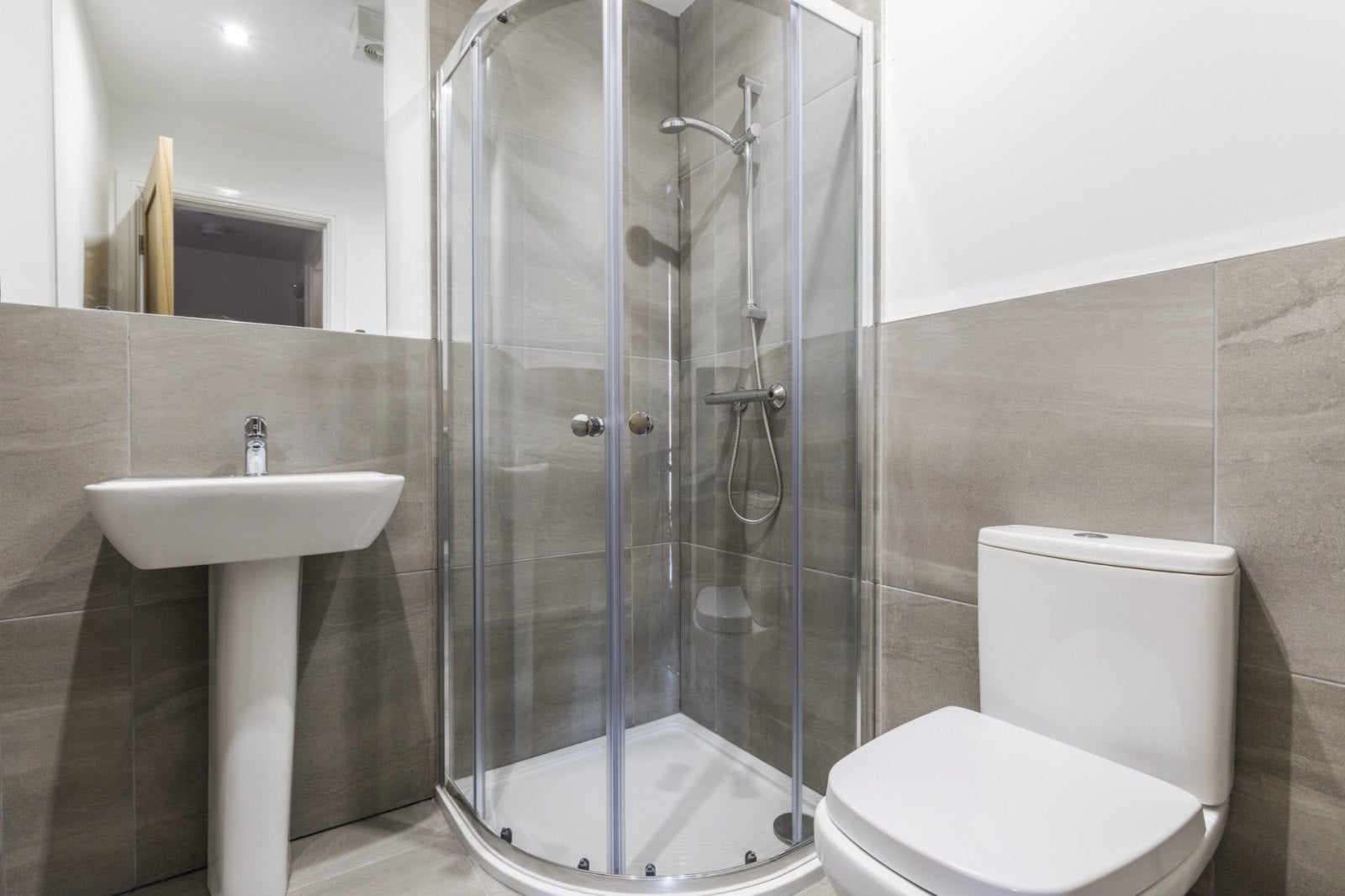 Flat Hartwell Road in Leeds