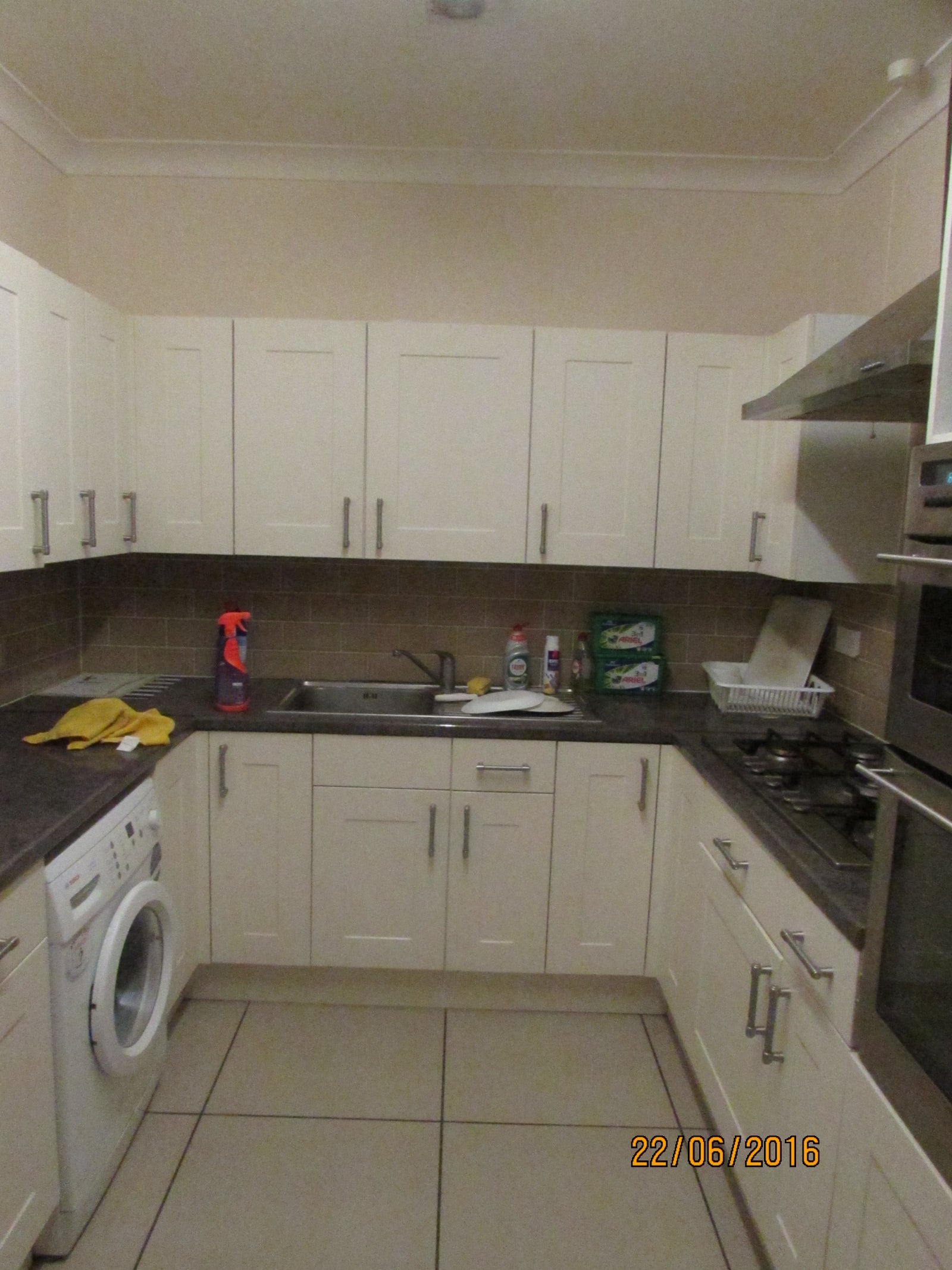 Flat Eastern Avenue in Greater London
