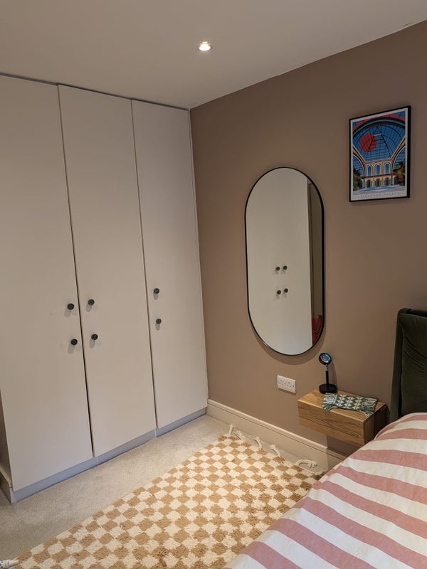 Room Queen's Road in Greater London