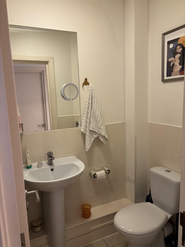 Room Queen's Road in Greater London