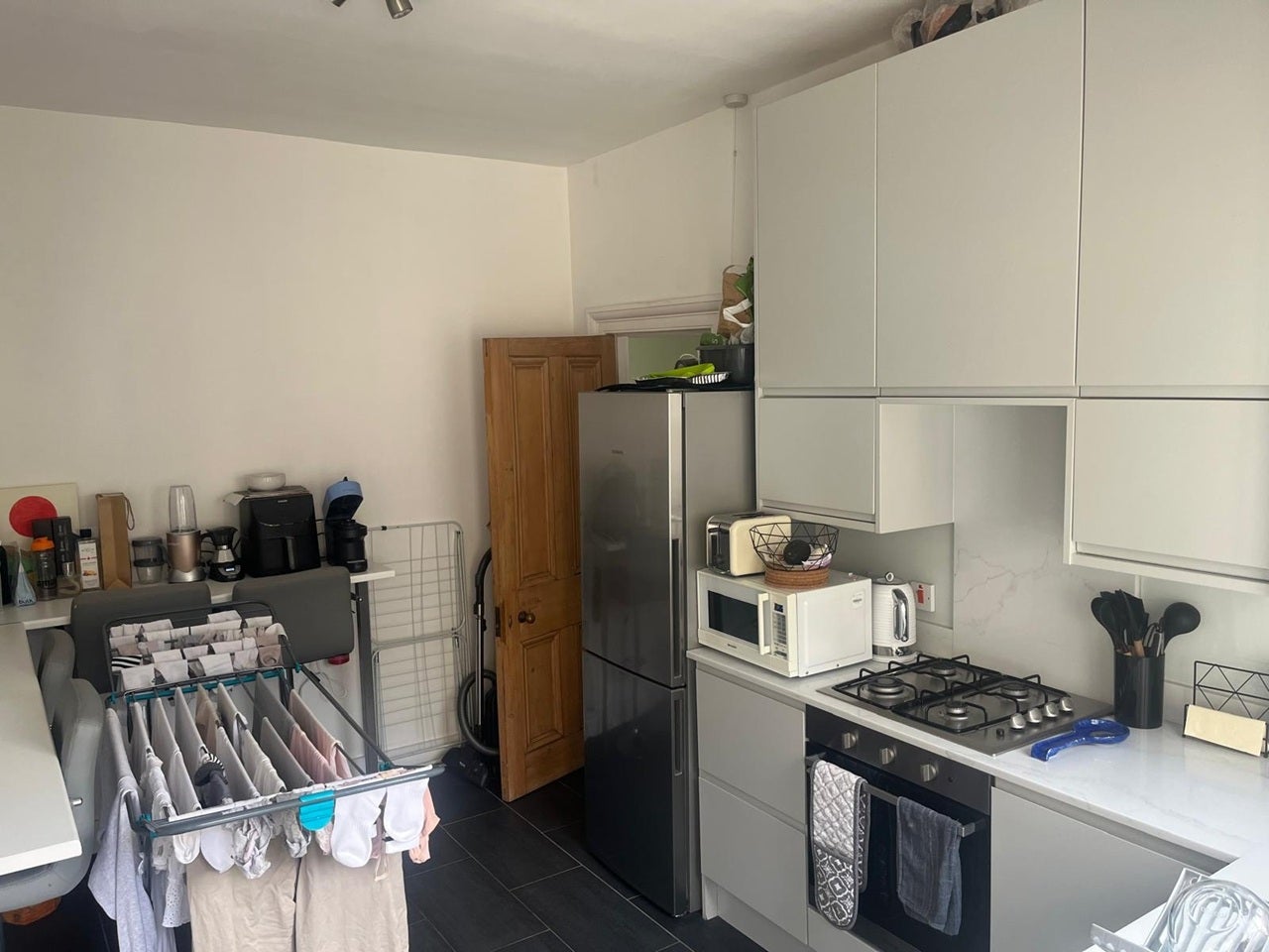 Flat Tooley Street in Greater London