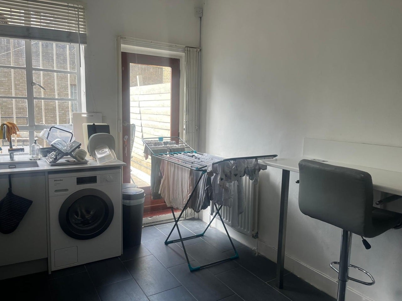 Flat Tooley Street in Greater London