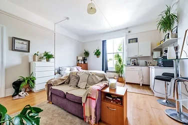 Flat Lyham Road in Greater London