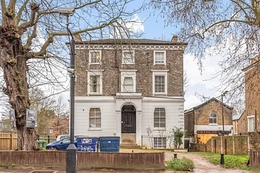 Flat Lyham Road in Greater London