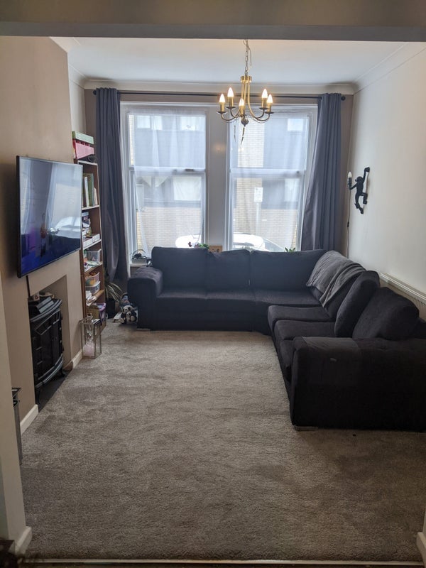 Room Kendrick Road in Barry