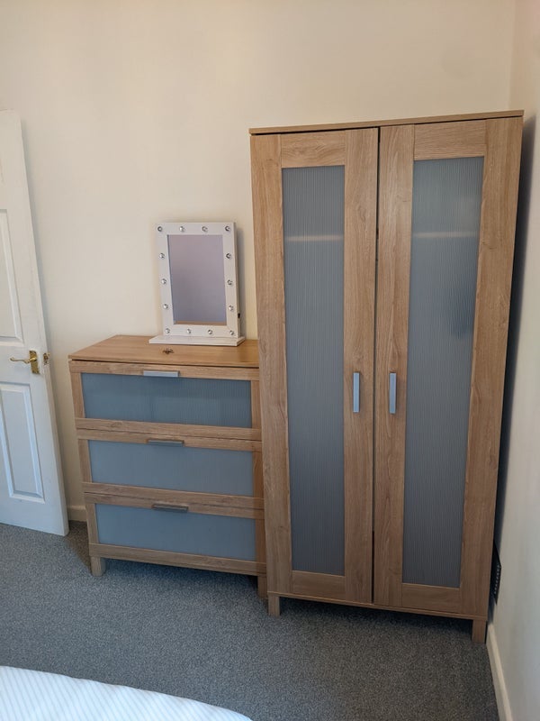 Room Kendrick Road in Barry
