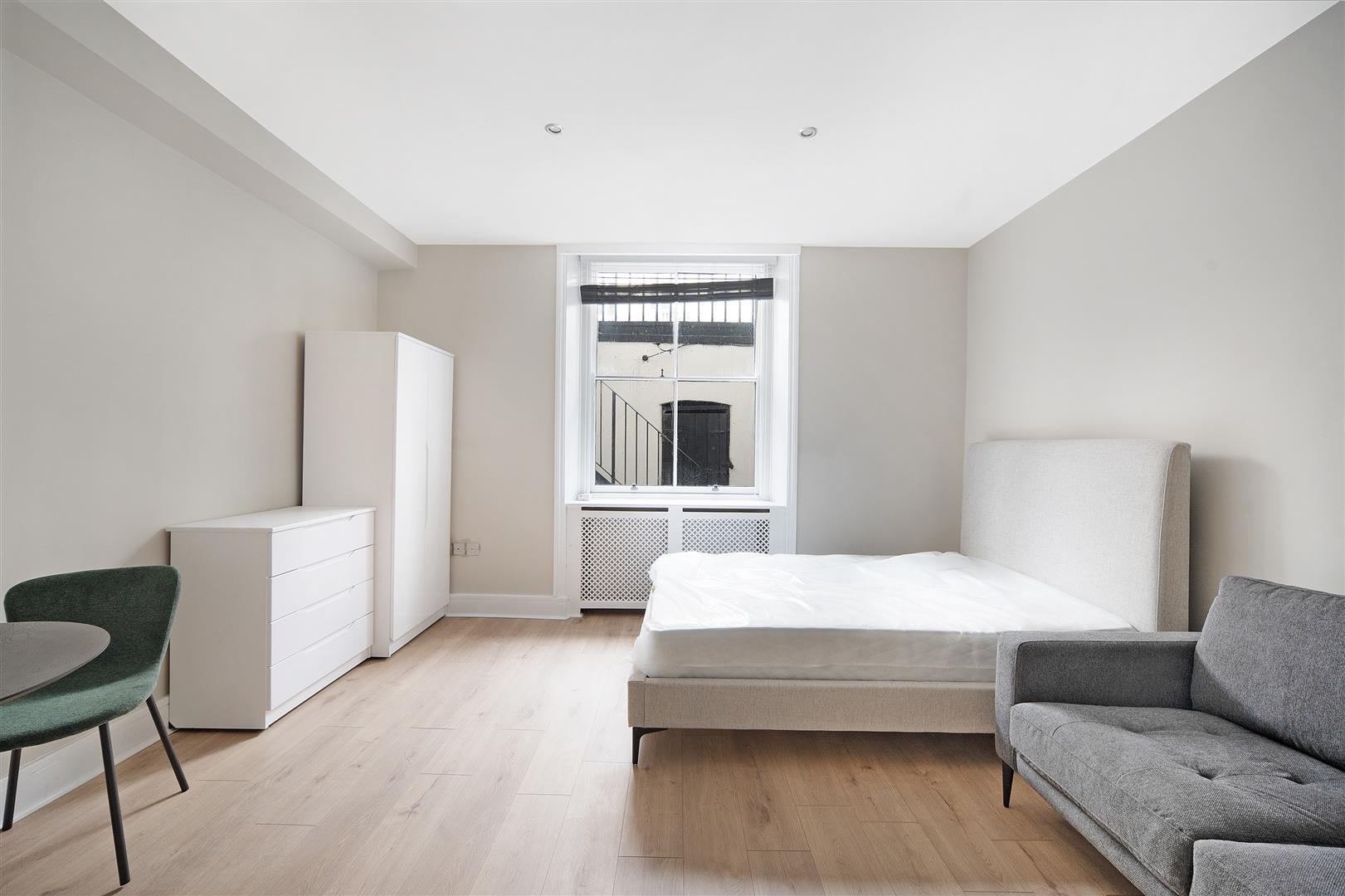 Flat Belgrave Road in City of Westminster