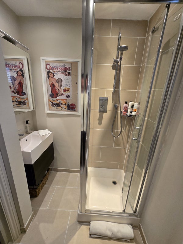 Room Elms Crescent in Greater London