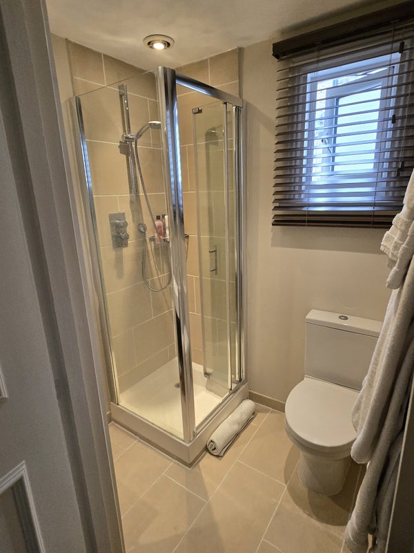 Room Elms Crescent in Greater London