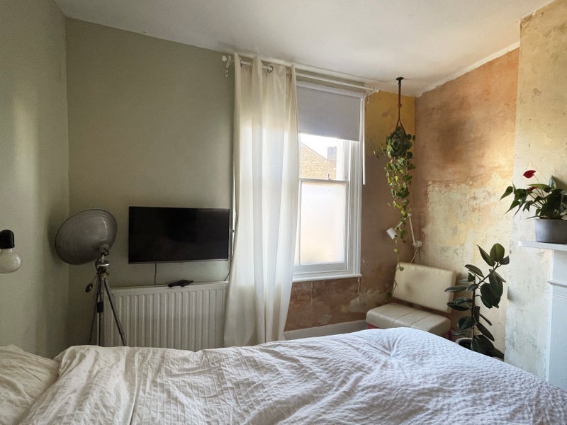 Room Well Street in Greater London