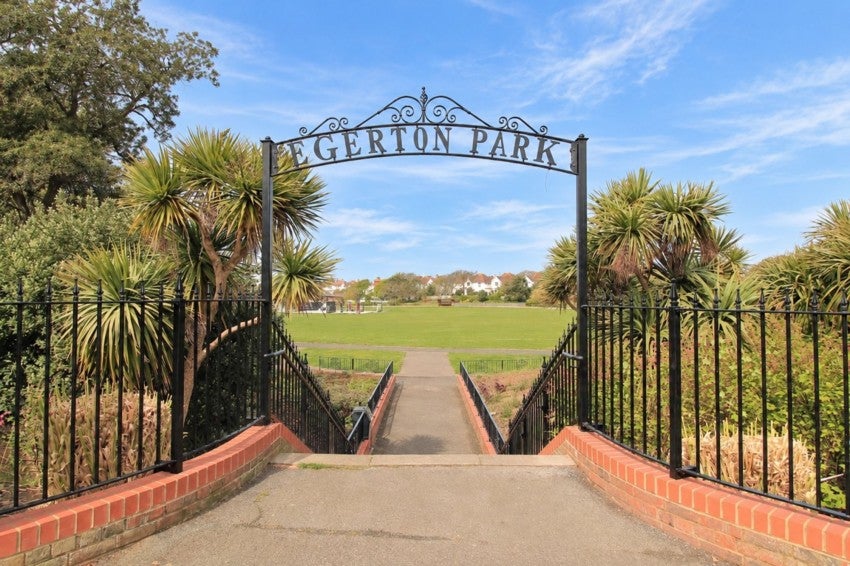 Flat Egerton Road in Rother