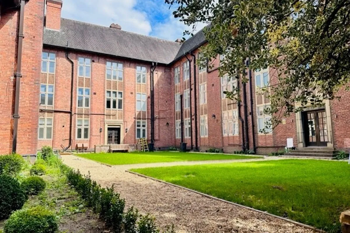 Flat Saint Mary's Gate in Derby