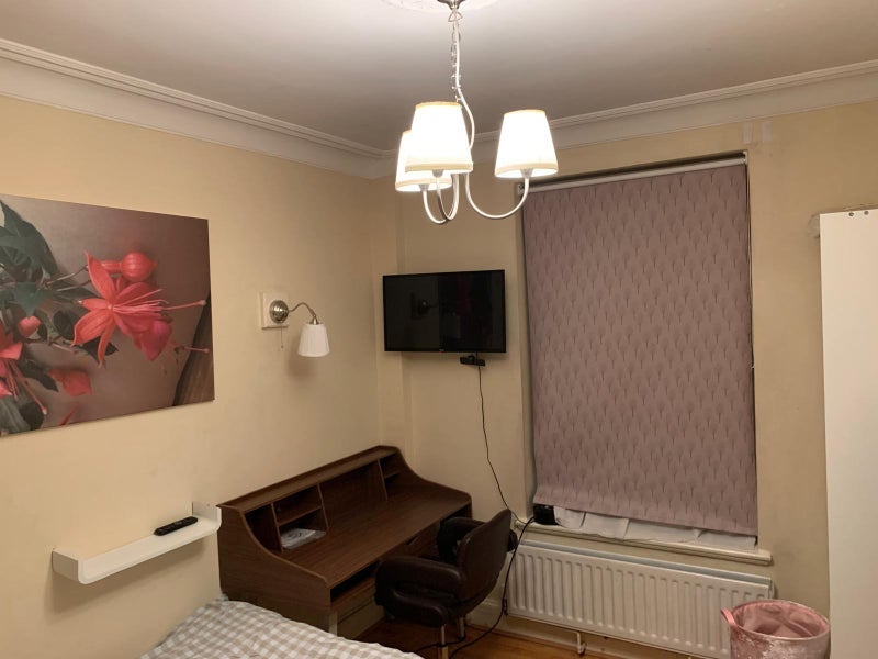 Room Finchley Road in Greater London