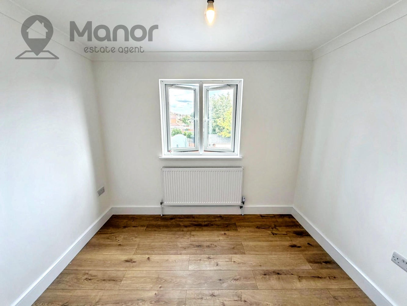 Flat Ilford Lane in Greater London