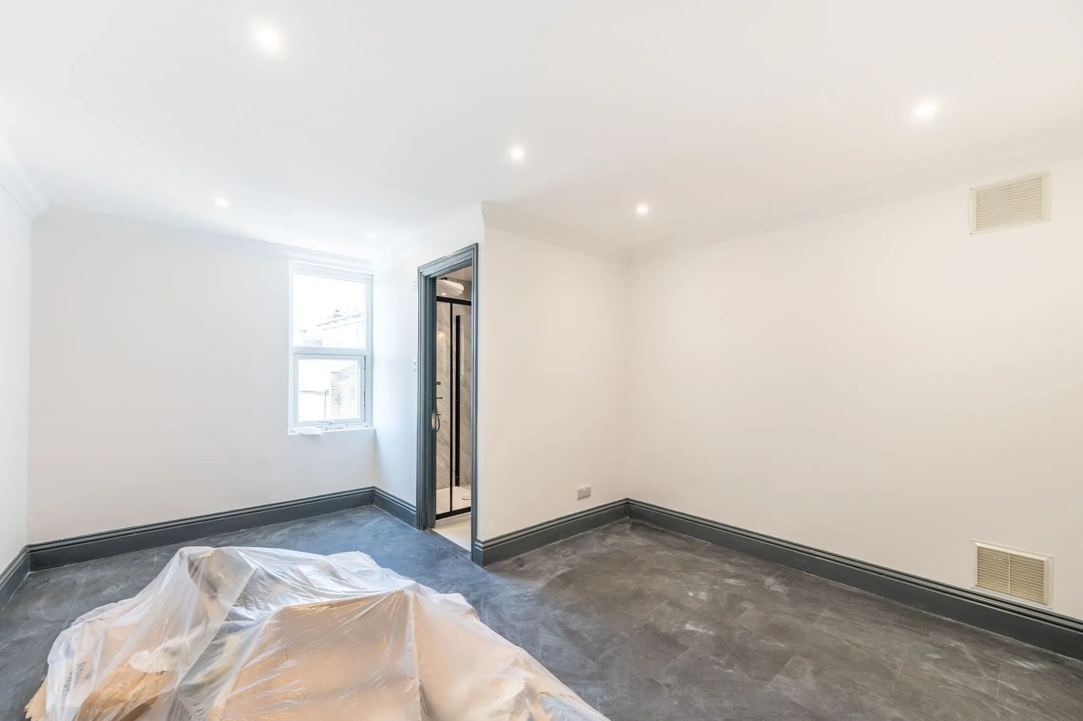 Flat Salusbury Road in Greater London