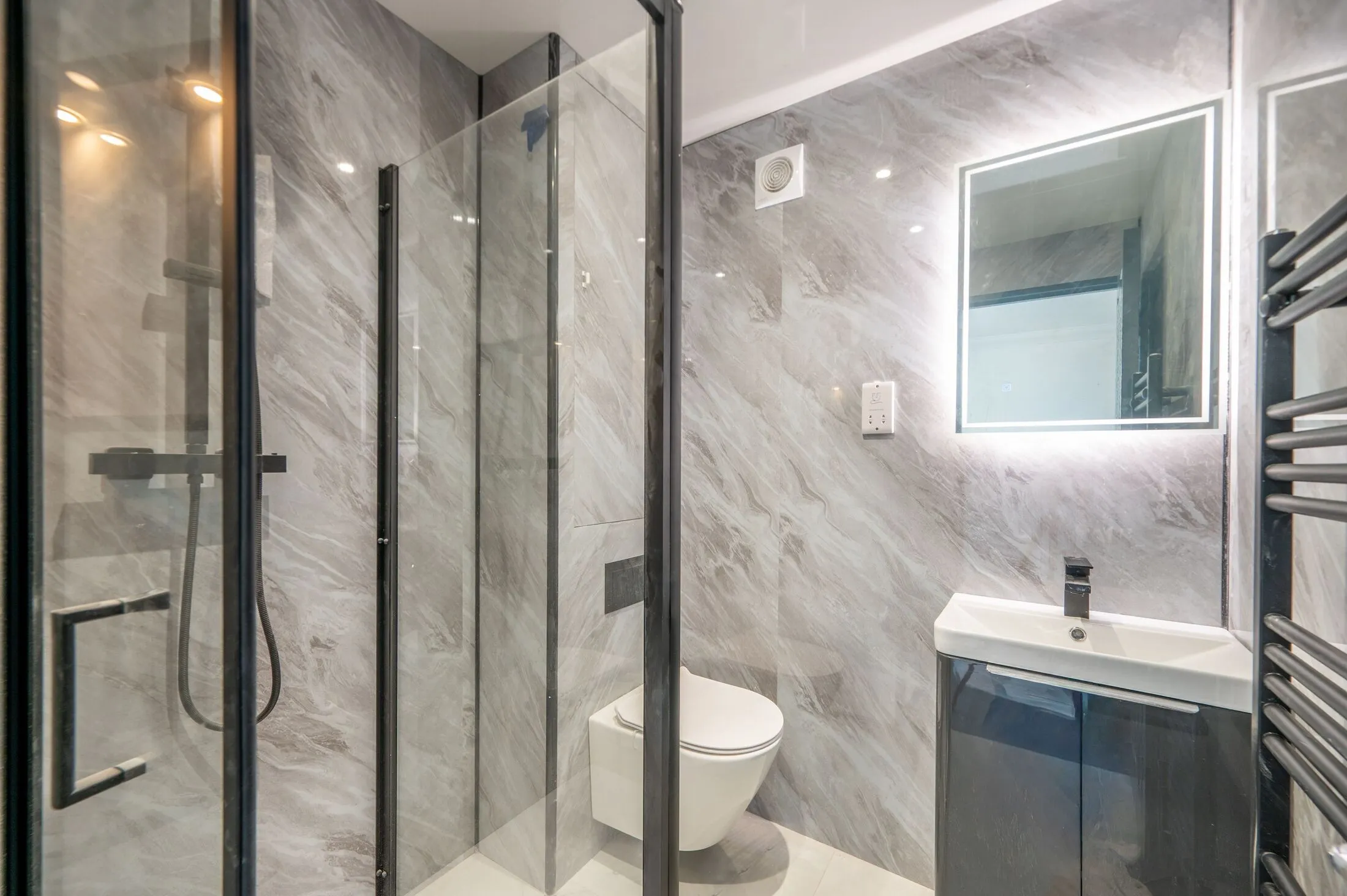 Flat Salusbury Road in Greater London