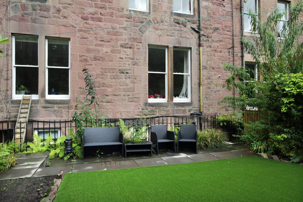 Flat Warrender Park Terrace in City of Edinburgh