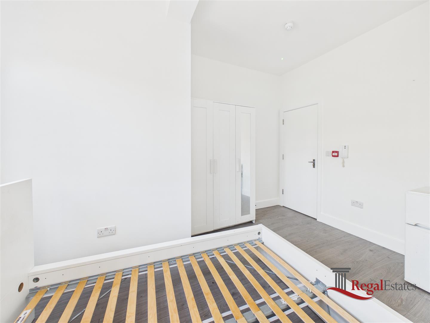 Room Neasden Lane North in Greater London