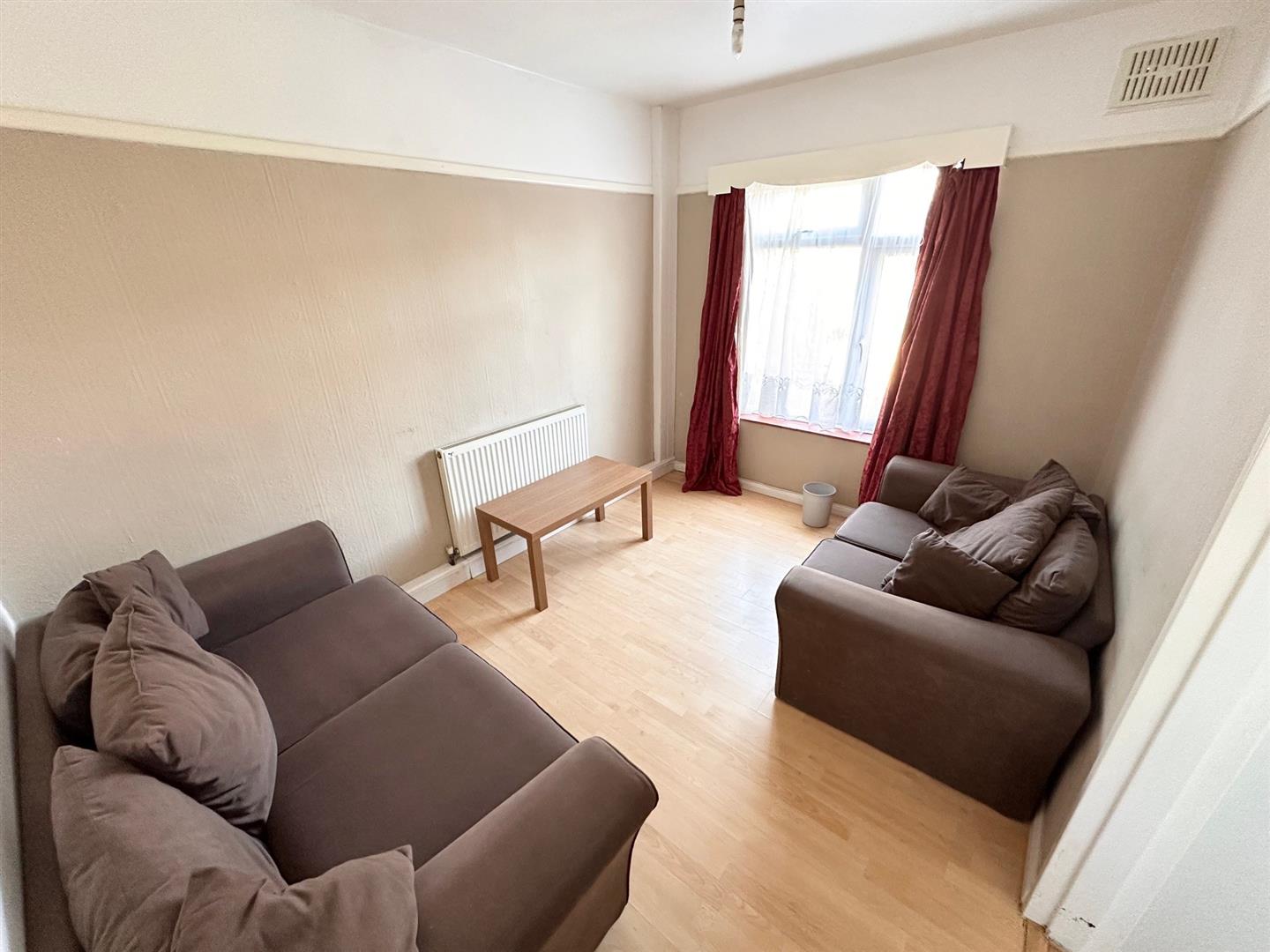 House New Peachey Lane in Greater London