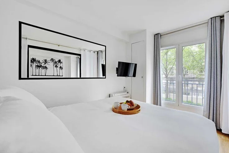 Flat Boulevard Marguerite de Rochechouart in Paris