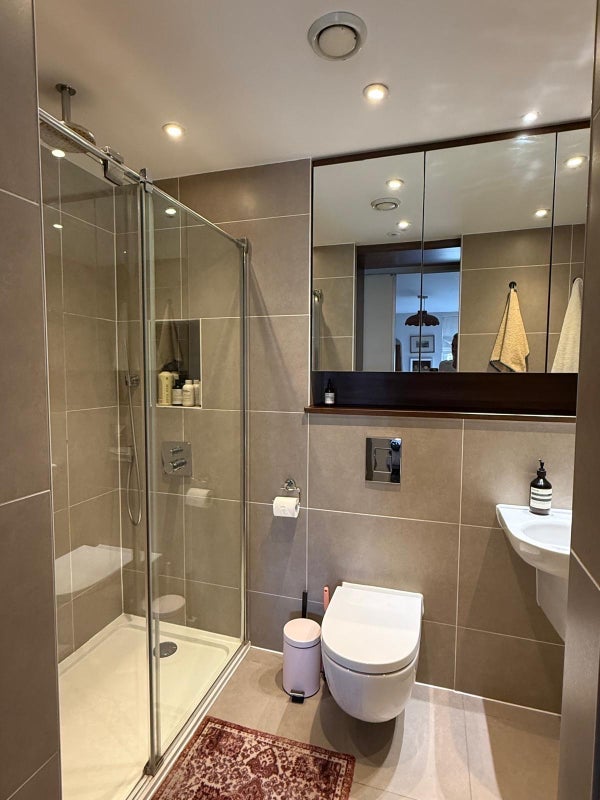 Flat Wyfold Road in Greater London