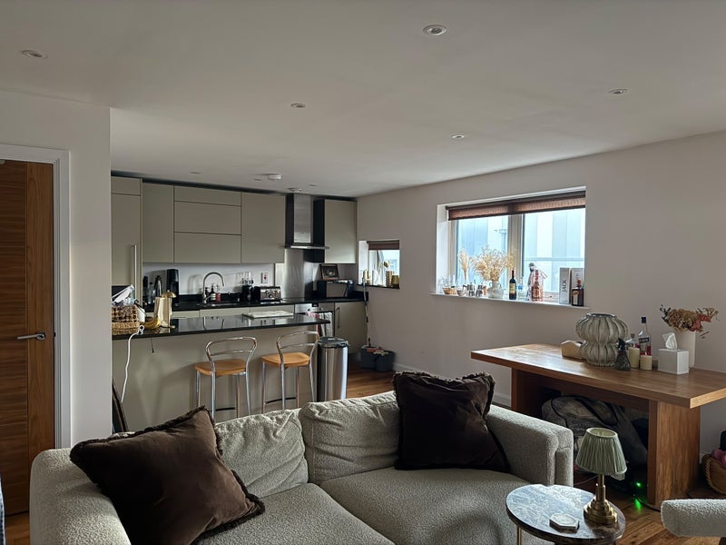 Flat Wyfold Road in Greater London