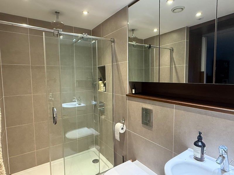 Flat Wyfold Road in Greater London