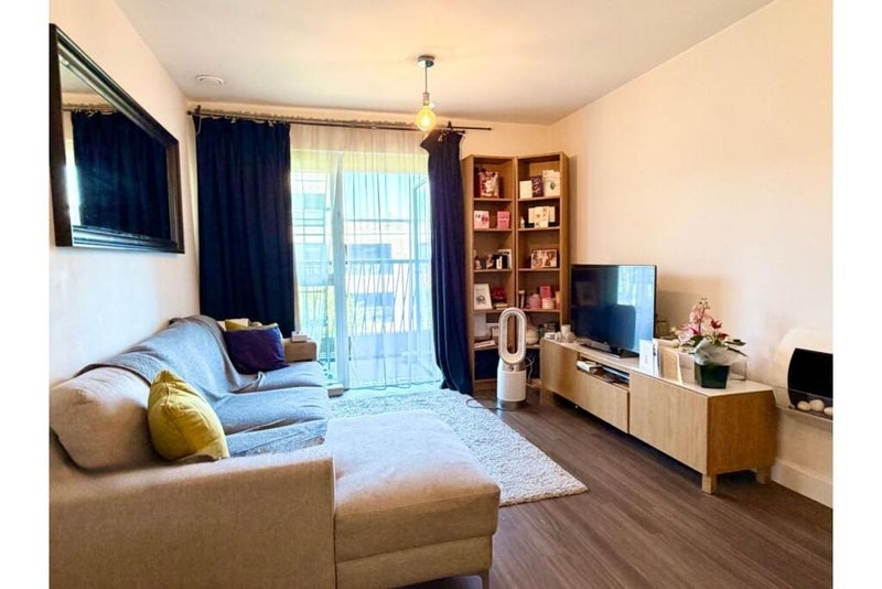 Flat Adelaide Street in City of Westminster