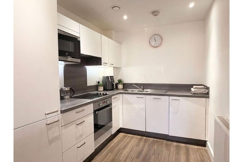 Flat Adelaide Street in City of Westminster