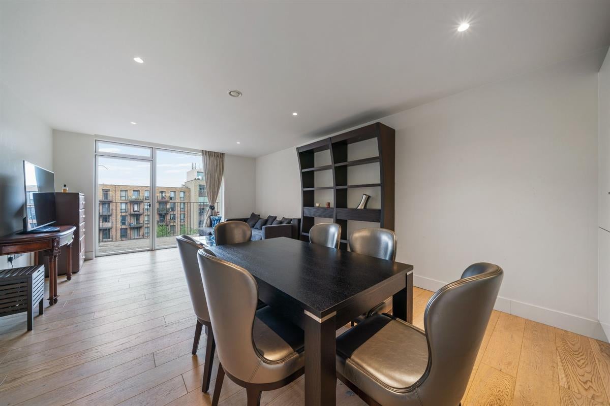 Flat Ladbroke Grove in Greater London