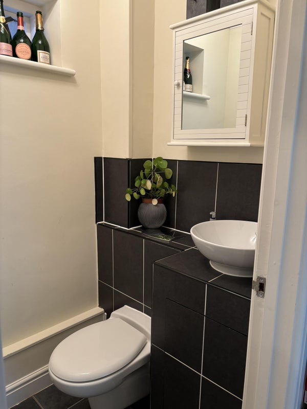 Room Foxgrove Road in Greater London