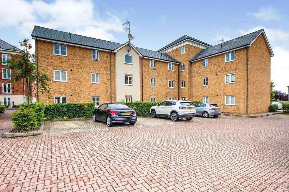 Flat Dodd Road in Watford
