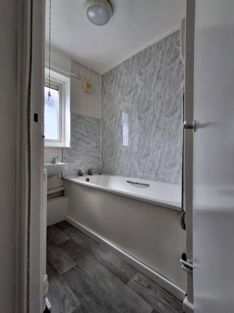 Flat Brookside Avenue in Telford
