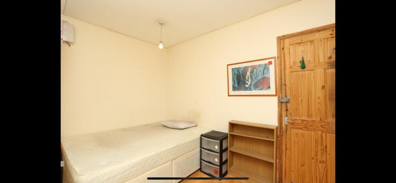Room Burnt Ash Road in Greater London