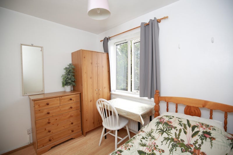 Room Princes Way in Greater London