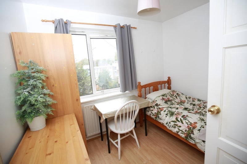 Room Princes Way in Greater London