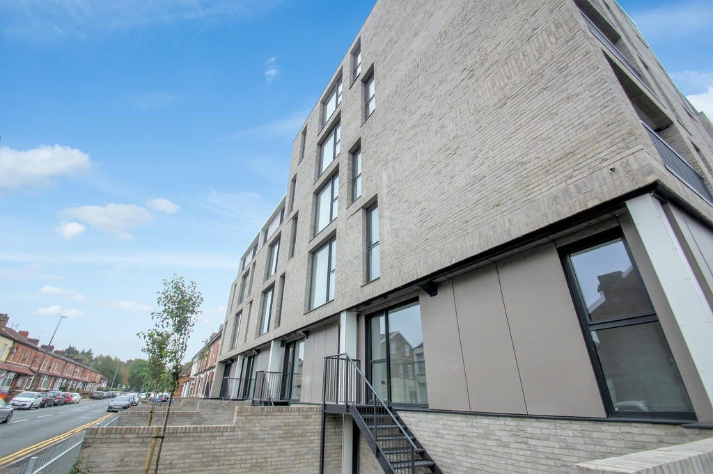 Flat Lower Broughton Road in Salford