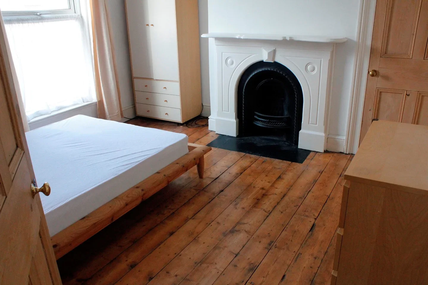 Room Barrington Road in Liverpool
