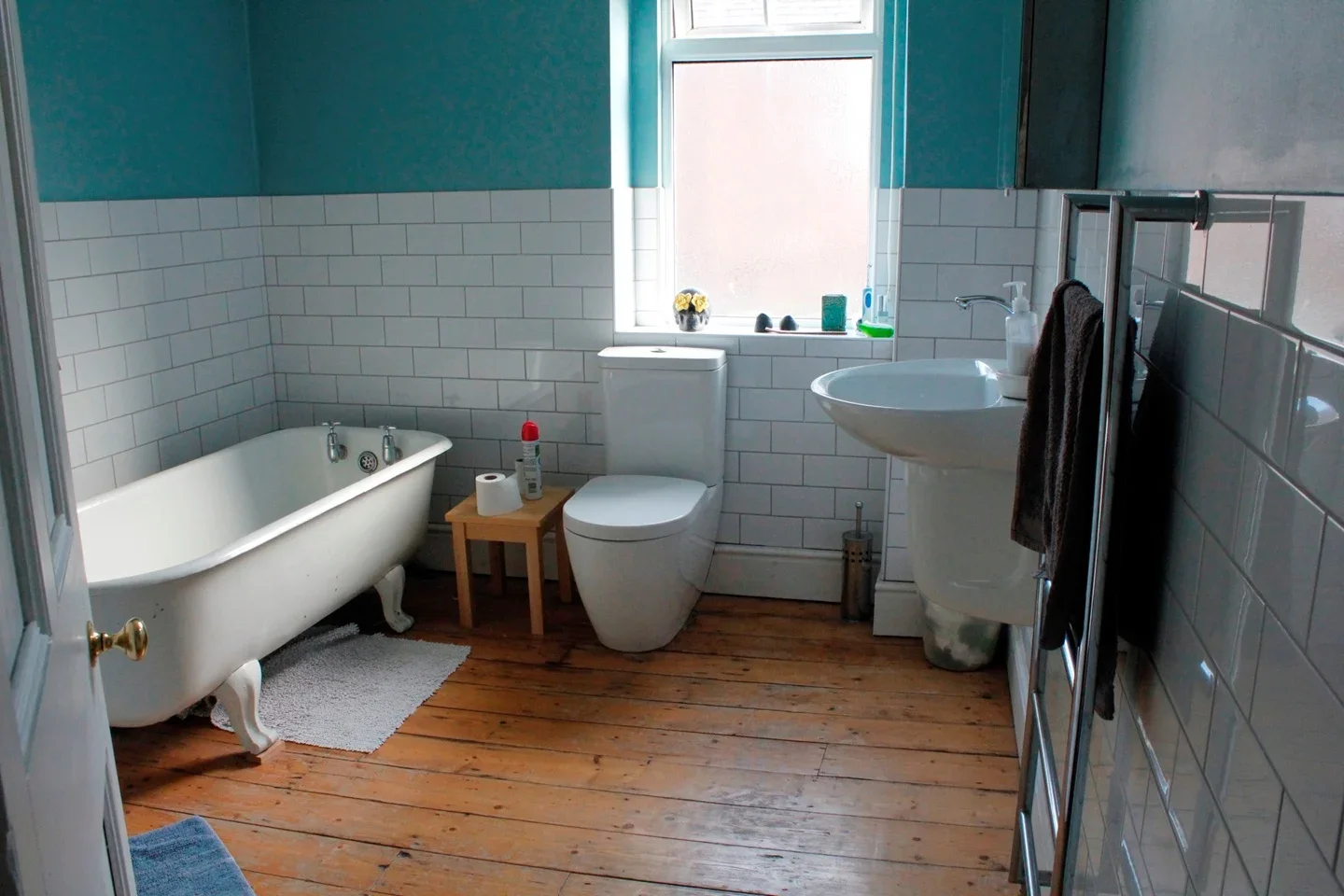 Room Barrington Road in Liverpool