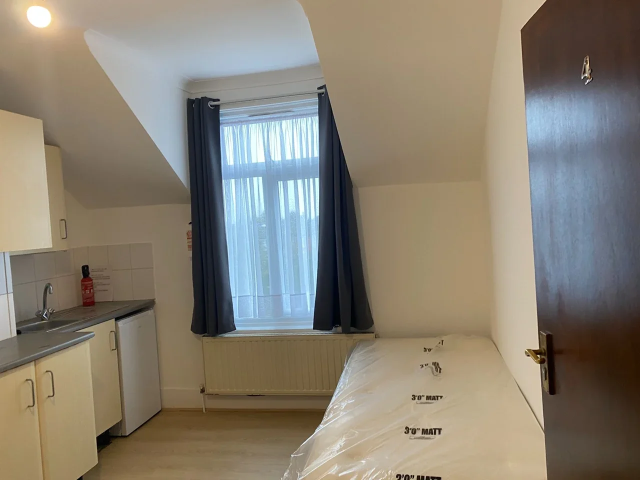 Room Grove Green Road in Greater London