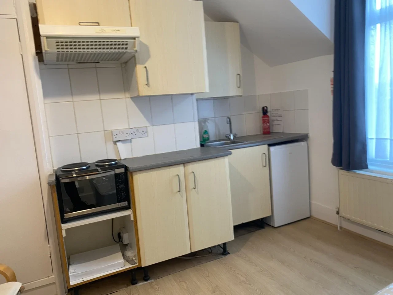 Room Grove Green Road in Greater London