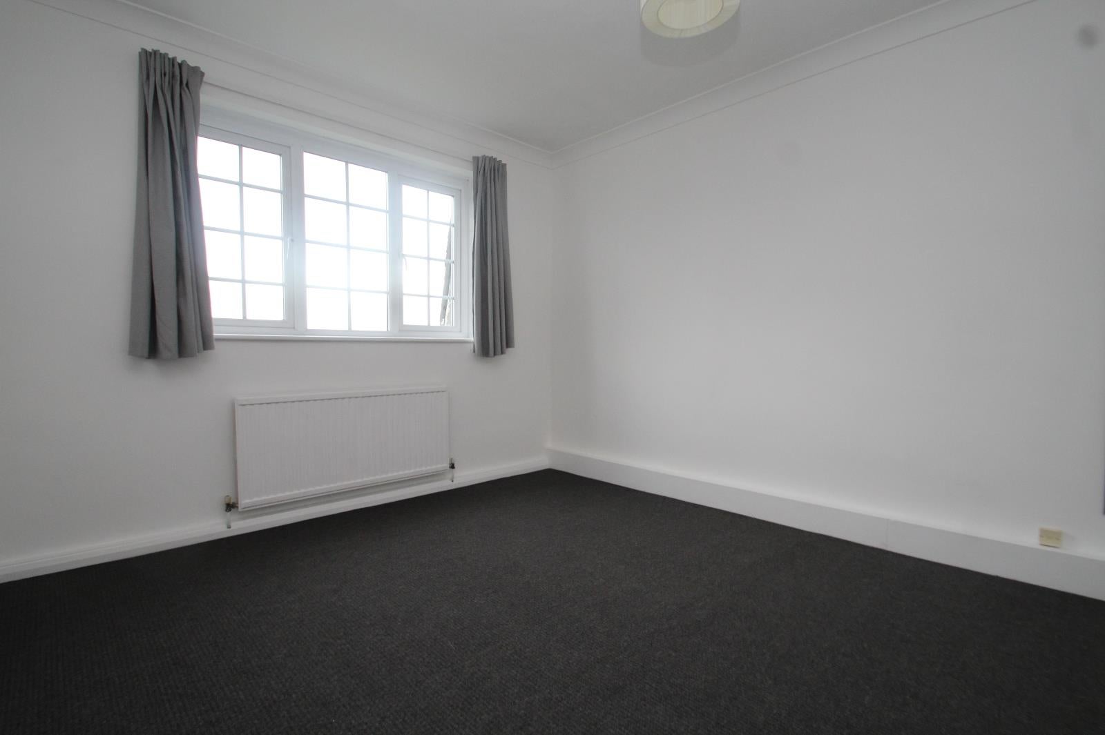Flat Quarrie Dene Court in Leeds