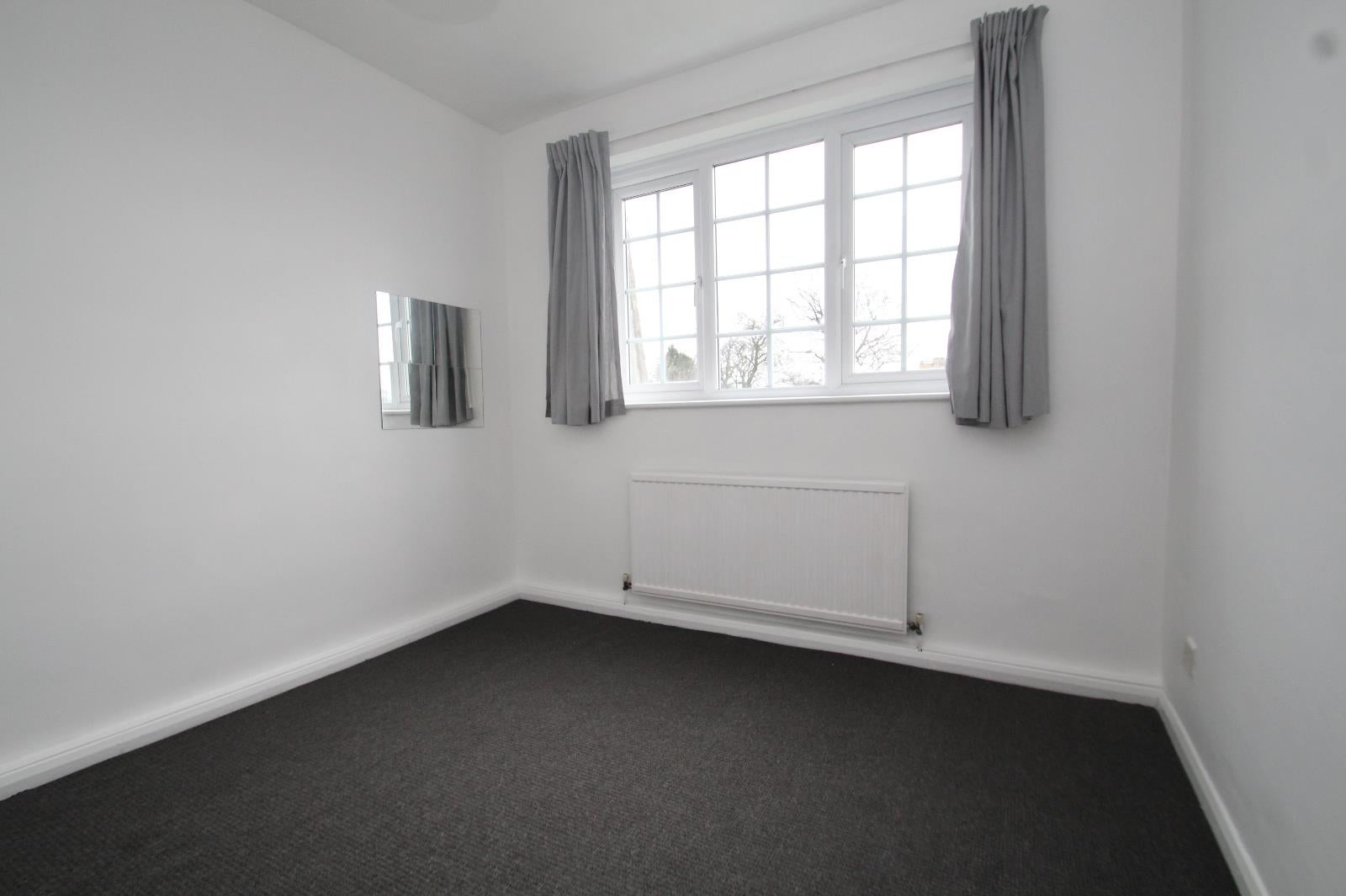 Flat Quarrie Dene Court in Leeds