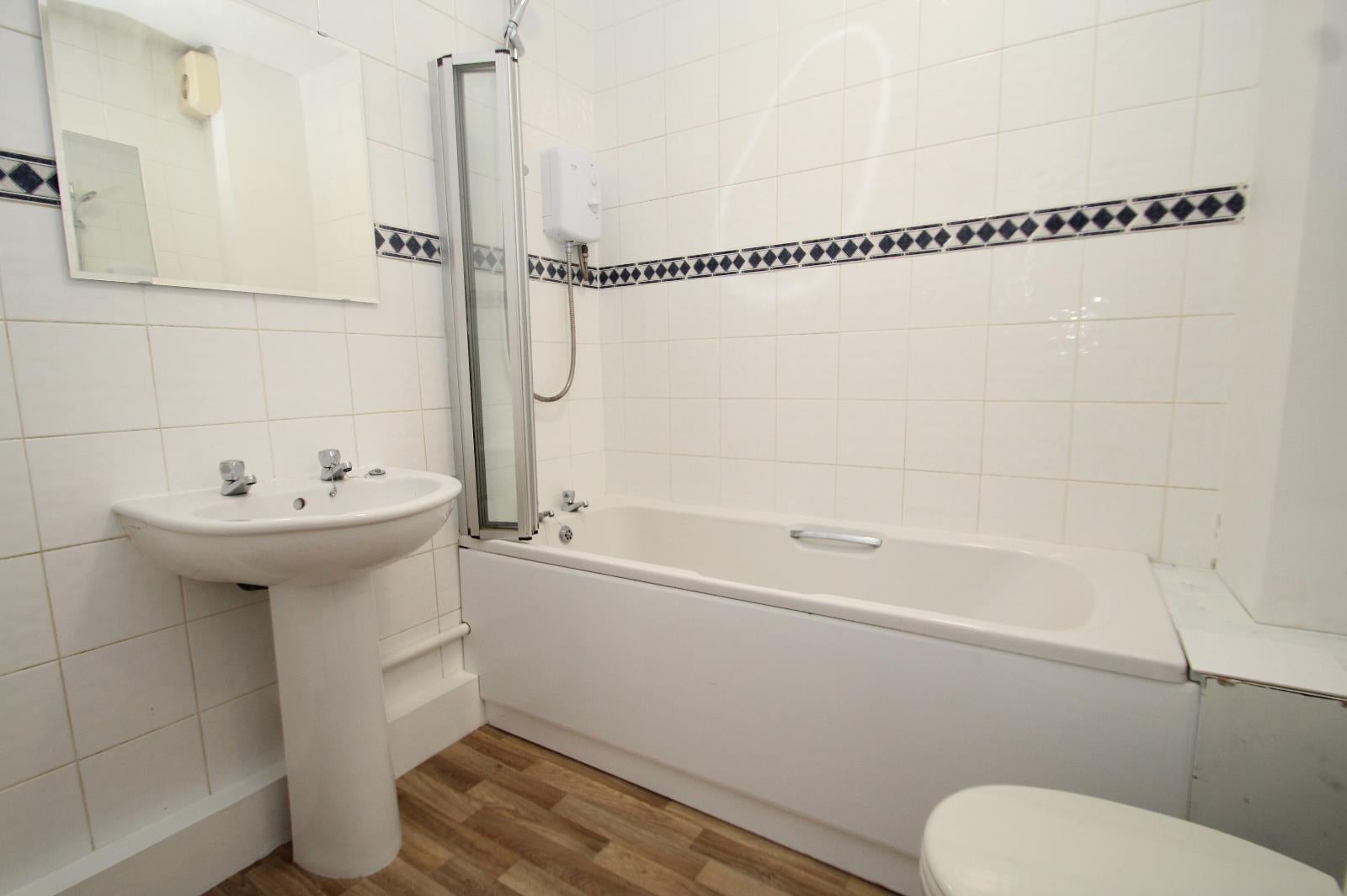 Flat Quarrie Dene Court in Leeds