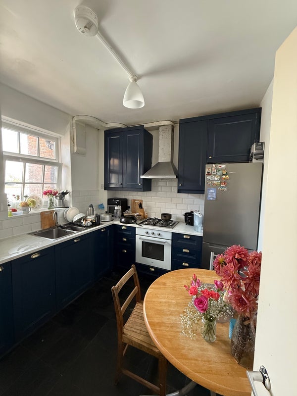 Room Thessaly Road in Greater London